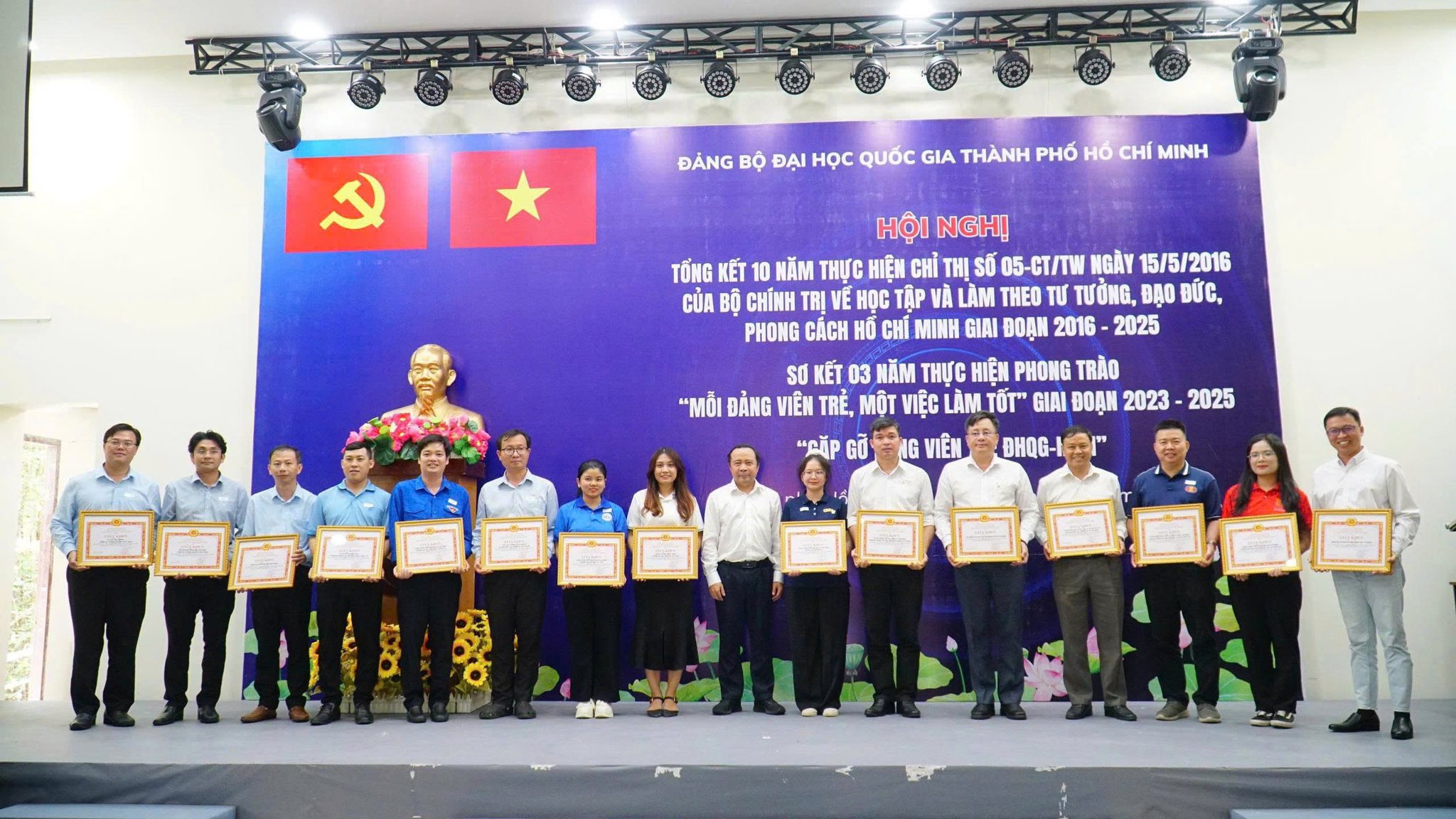 Các tập thể, cá nhân trường Đại học Quốc tế được biểu dương tại Hội nghị gặp gỡ đảng viên trẻ ĐHQG-HCM và Tổng kết các hoạt động học tập và làm theo lời Bác